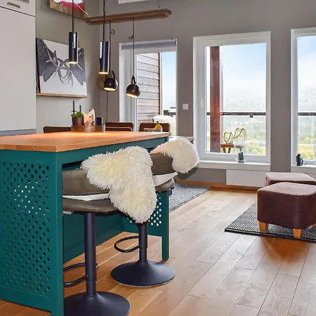 Beautiful In With Kitchen Apartment *