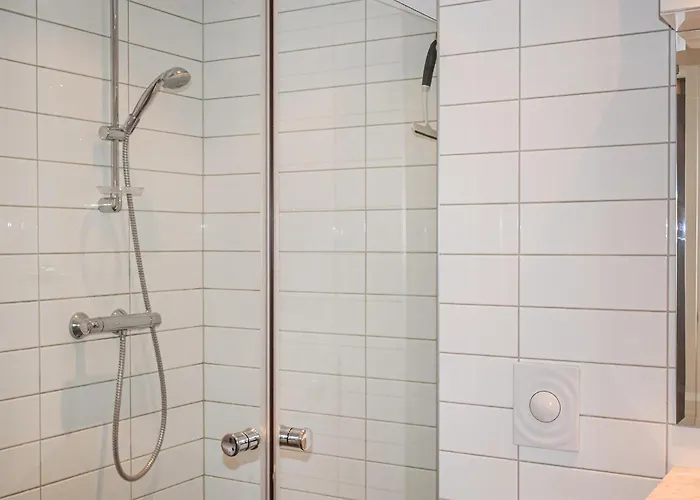 2 Bedroom Cozy In Apartment