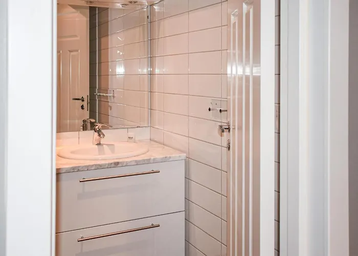 2 Bedroom Cozy In